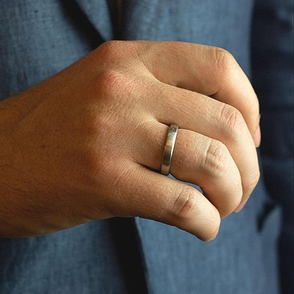 Van Cleef & Arpels Symbolized Strength of the Plat - Picture 1 of 4